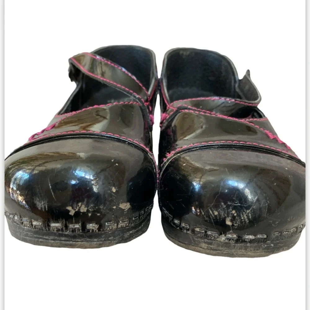 Dansko girls' black patent leather Mary Jane clogs size 33
